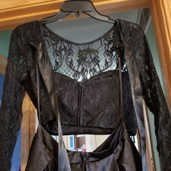 Formal dress - Picture 2 of 2